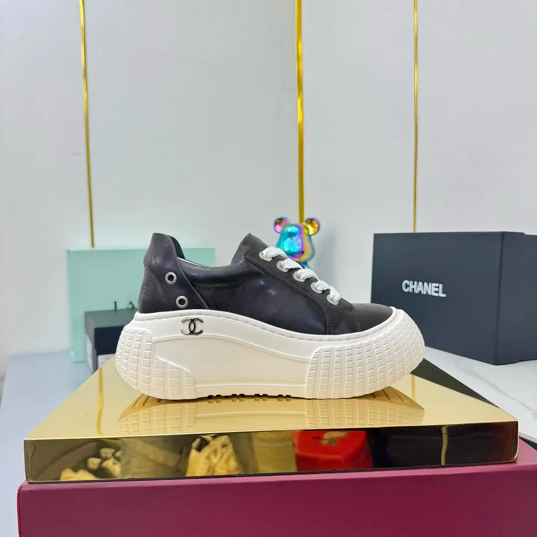 👟👟Ex-factory price 640👟👟 Chanel bread shoes ~ original calfskin panda shoes Chanel 25C latest hot style panda black and white sports shoes casual sneakers Xiaoxiang hot item classic black and white panda color coco girls must pay Fabric: original custom mixed sheepskin lining: original imported breathable mesh lining outsole: Original molded rubber + TPU combination Size: Women's 35-41